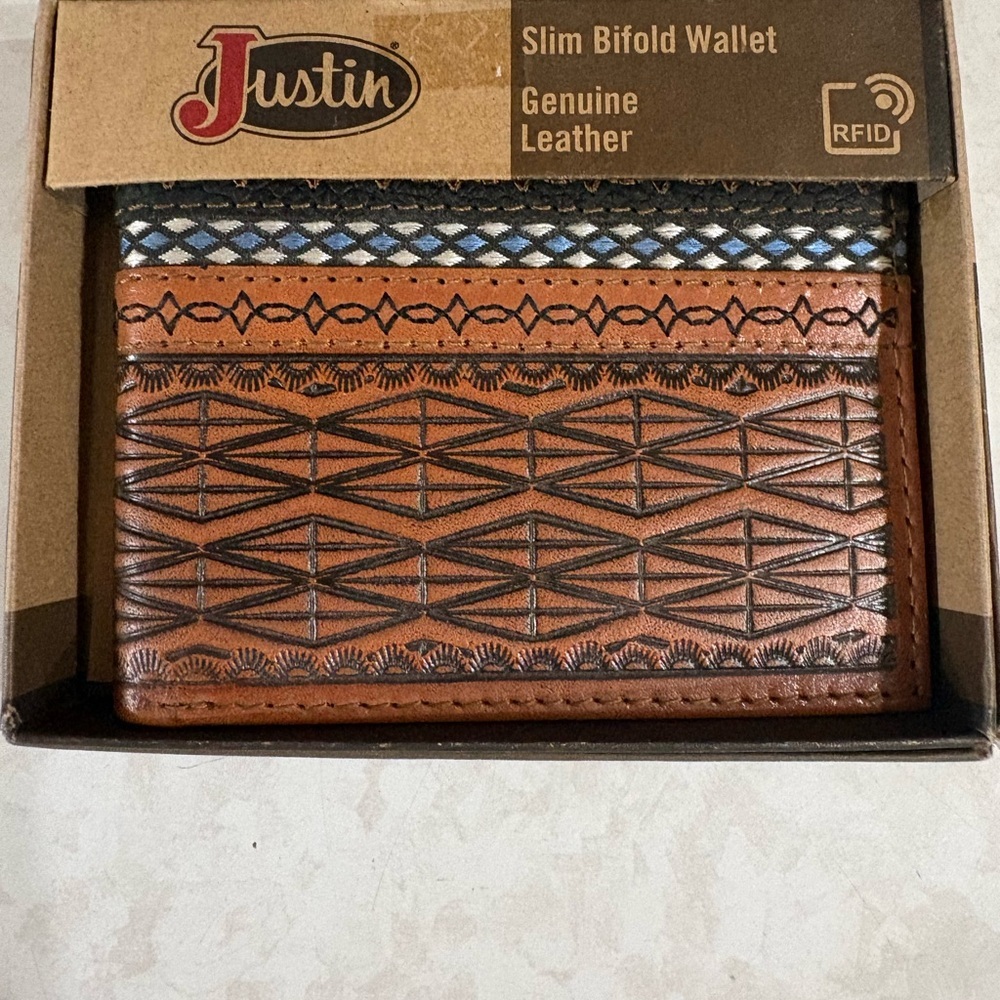 NWT Justin Boots Geometric Patterned Leather Wallet Aztec design
